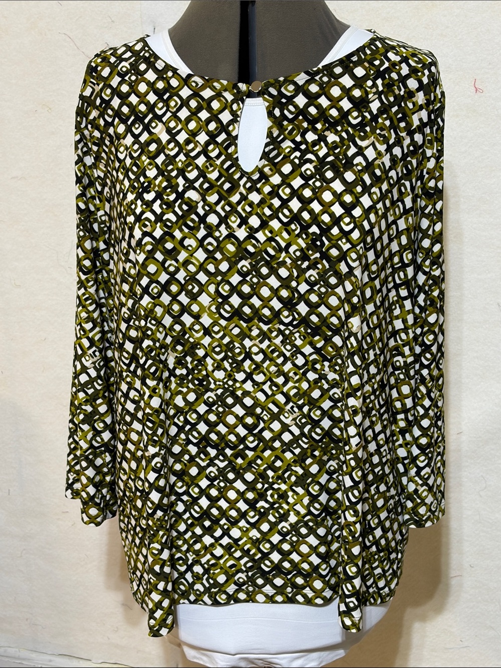 Olive Geometric Keyhole Tunic with White Trim